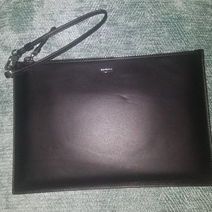 🔇 Sale $80 TUMI Clutch/Wristlet